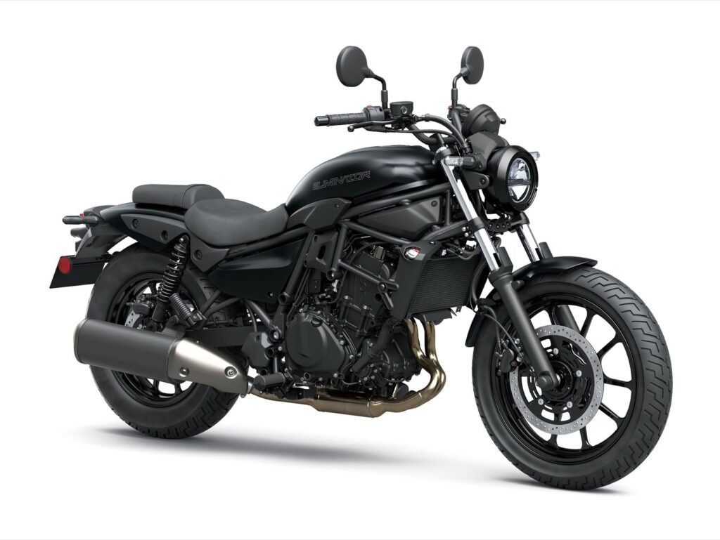 Kawasaki Eliminator 500 2026 Metallic Flat Spark Black vista lateral frontal