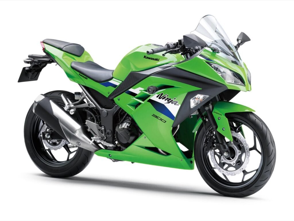 Kawasaki Ninja 300 2026 Lime Green vista lateral frontal