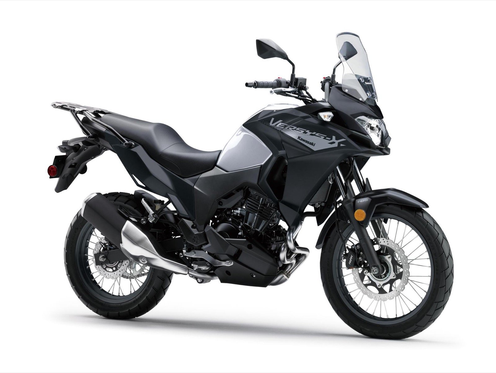 Kawasaki Versys-X 300 2026 Metallic Phantom Silver vista lateral frontal
