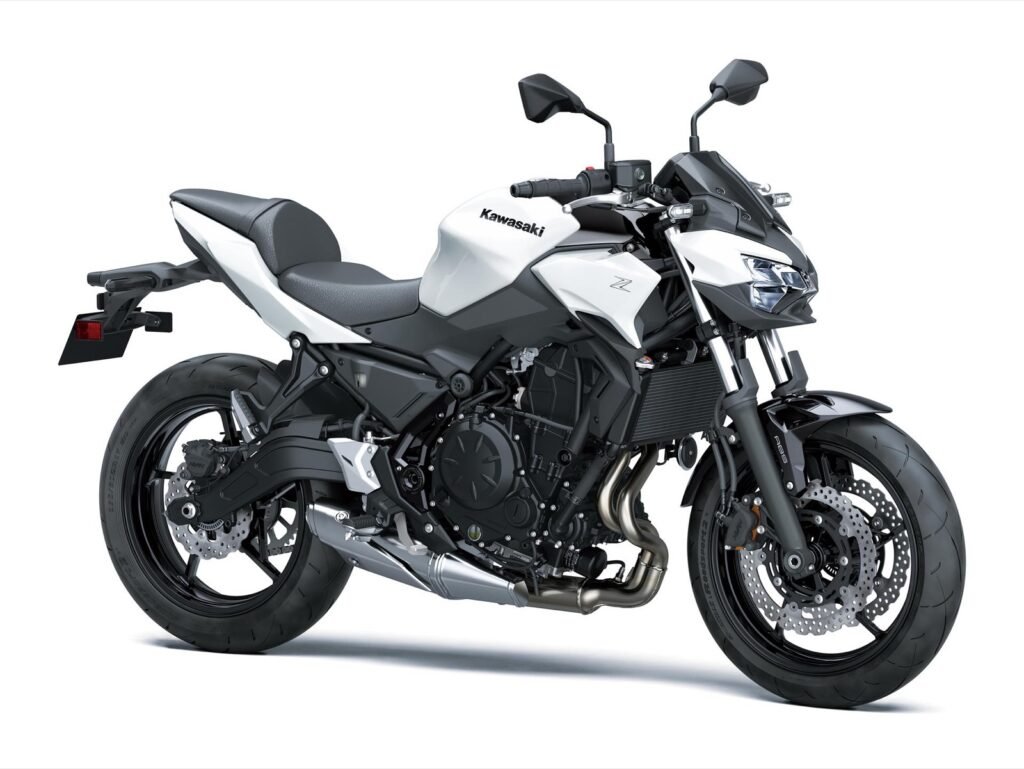 Kawasaki Z650 2026 Pearl Blizzard White vista lateral frontal