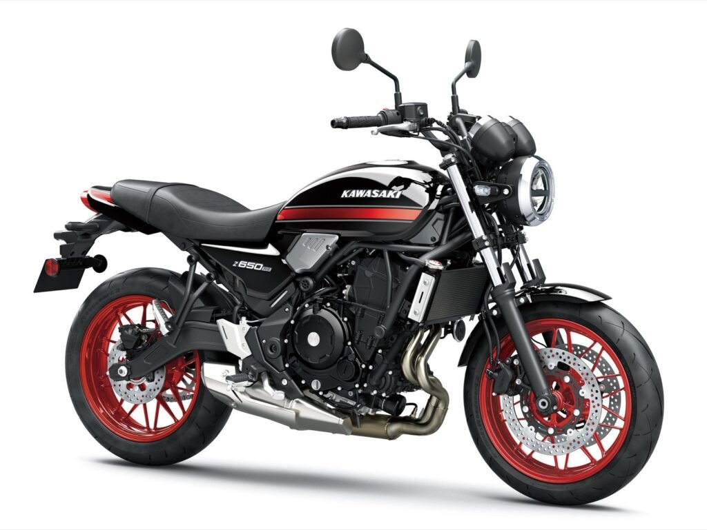 Kawasaki Z650RS 2026 Ebony vista lateral frontal