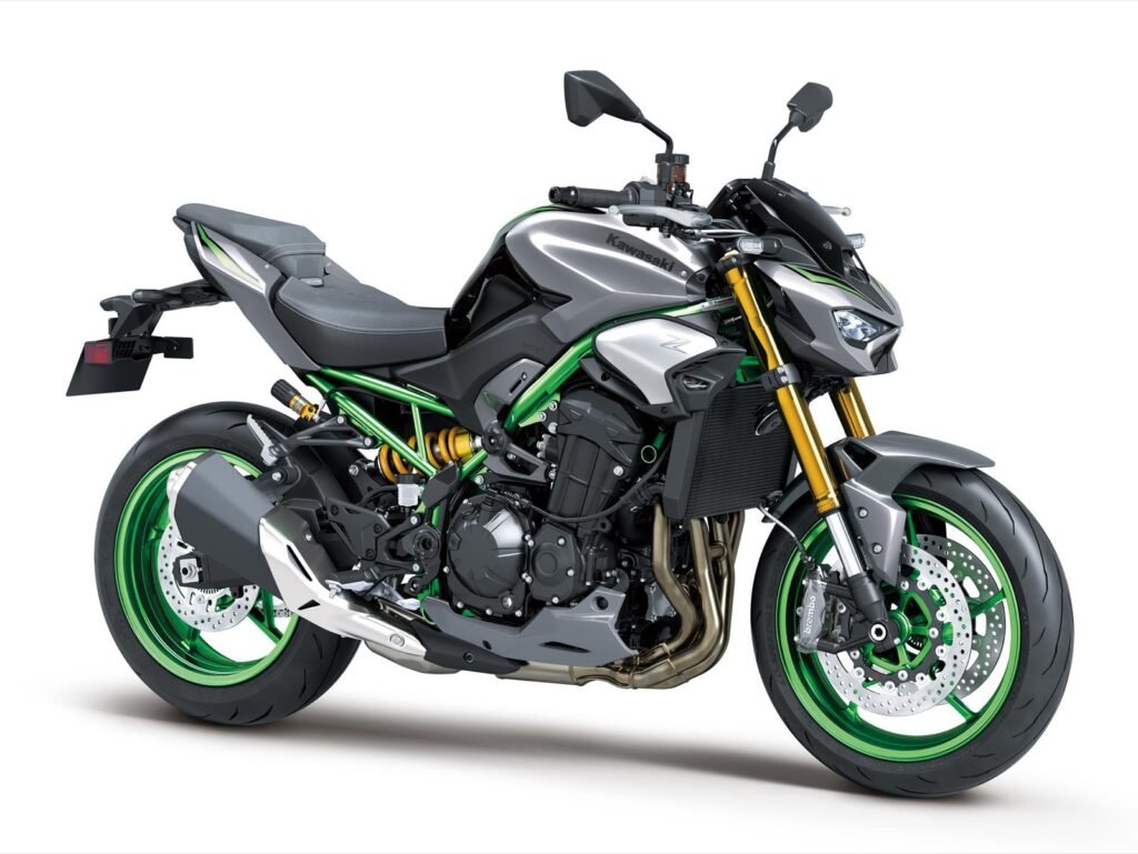 Kawasaki Z900 SE 2026 Metallic Matte Graphite Gray Ebony vista lateral frontal